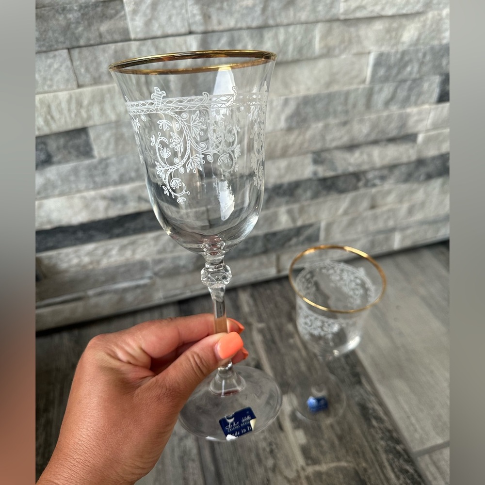Vintage  Le Stella  Italy Etched  Floral Gold Trim   Wine Glasses  Set of Two - Picture 7 of 9
